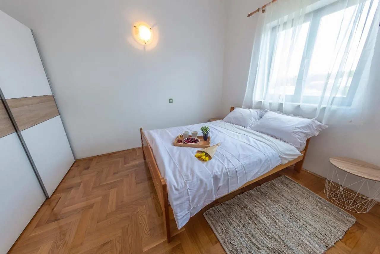 Apartments Krivicic Green Pomer